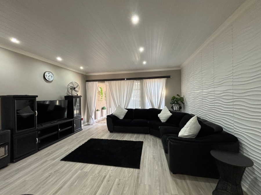 2 Bedroom Property for Sale in Pellissier Free State